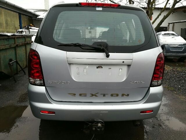 bontott SSANGYONG REXTON Bal A Oszlop