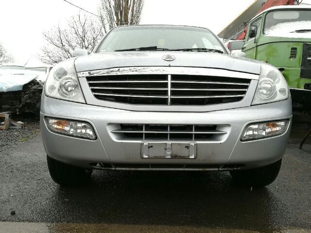 bontott SSANGYONG REXTON Bal C Oszlop