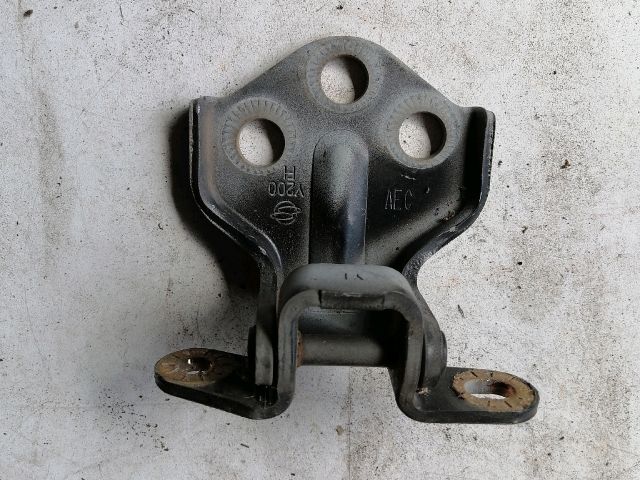 bontott SSANGYONG REXTON Bal első Alsó Zsanér