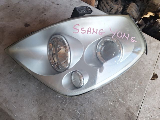 bontott SSANGYONG REXTON Bal Fényszóró