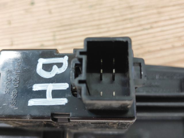 bontott SSANGYONG REXTON Bal hátsó Ablakemelő Kapcsoló