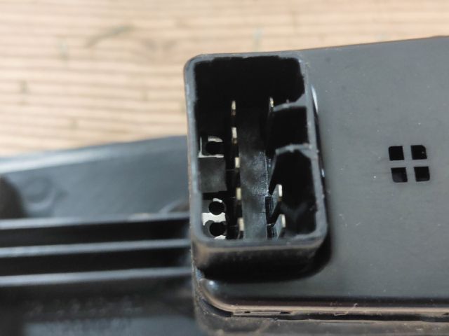 bontott SSANGYONG REXTON Jobb első Ablakemelő Kapcsoló