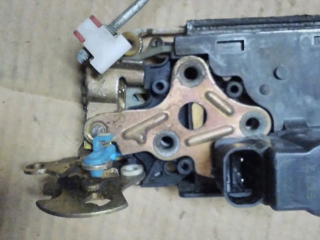 bontott SSANGYONG REXTON Jobb első Ajtózár