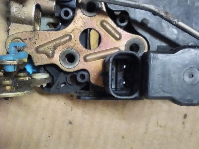 bontott SSANGYONG REXTON Jobb első Ajtózár