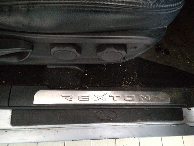 bontott SSANGYONG REXTON Jobb Fellépő