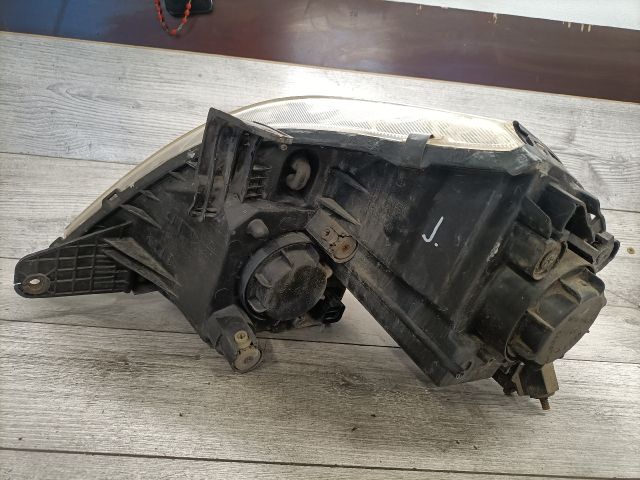 bontott SSANGYONG REXTON Jobb Fényszóró