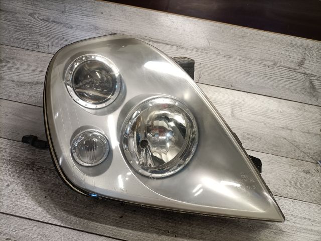 bontott SSANGYONG REXTON Jobb Fényszóró