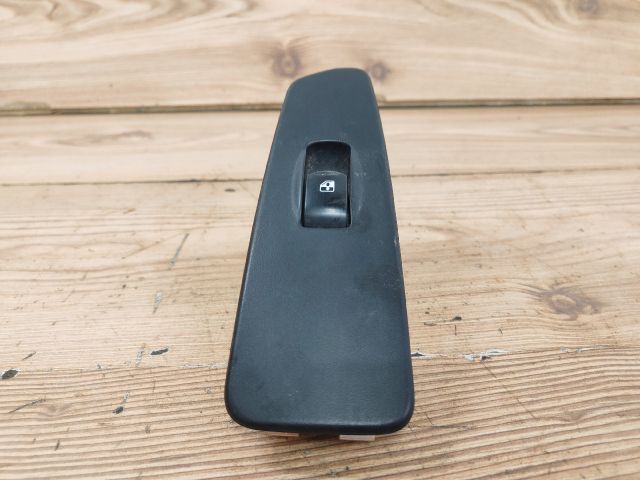 bontott SSANGYONG REXTON Jobb hátsó Ablakemelő Kapcsoló