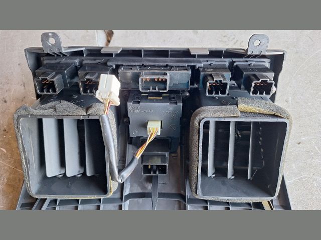 bontott SSANGYONG REXTON Középső Szellőző