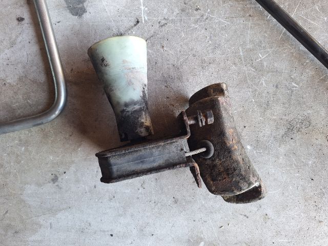 bontott SSANGYONG REXTON Pótkerék Tartó