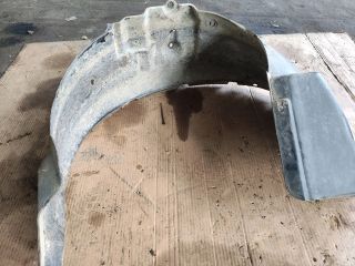 bontott SSANGYONG RODIUS Bal első Dobbetét (Kerékjárati, Műanyag)