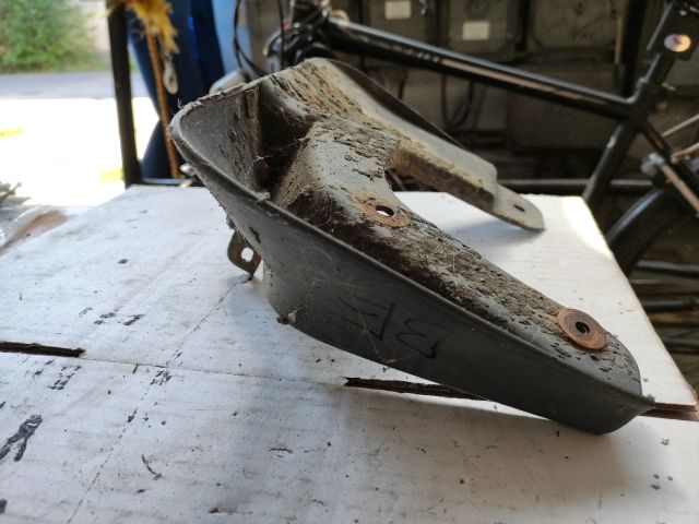 bontott SSANGYONG RODIUS Bal első Sárvédő Szélesítő