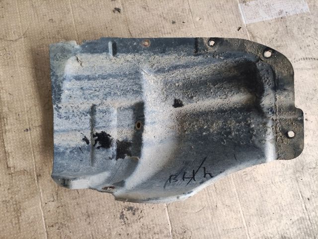 bontott SSANGYONG RODIUS Bal hátsó Hátsó Dobbetét (Kerékjárati, Műanyag)