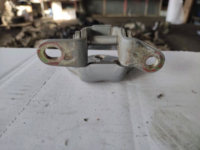 bontott SSANGYONG RODIUS Jobb első Alsó Zsanér