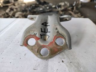 bontott SSANGYONG RODIUS Jobb első Alsó Zsanér