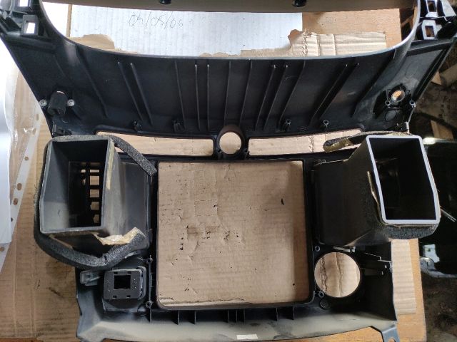 bontott SSANGYONG RODIUS Középső Szellőző