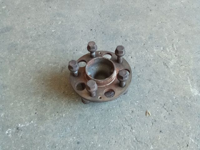 bontott SSANGYONG TIVOLI Bal hátsó Kerékagy