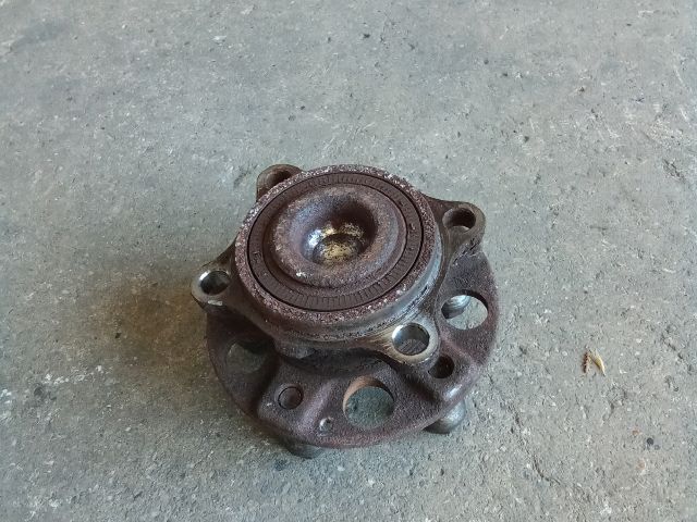 bontott SSANGYONG TIVOLI Bal hátsó Kerékagy