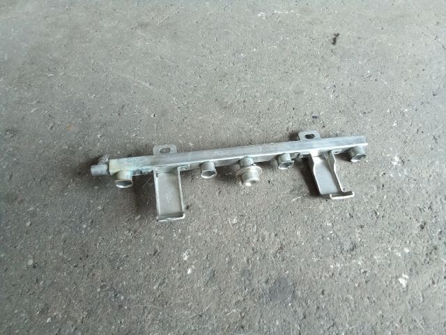 bontott SSANGYONG TIVOLI Porlasztó Sor / Híd