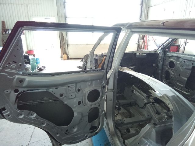 bontott SSANGYONG TIVOLI Bal B Oszlop