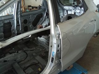 bontott SSANGYONG TIVOLI Bal B Oszlop