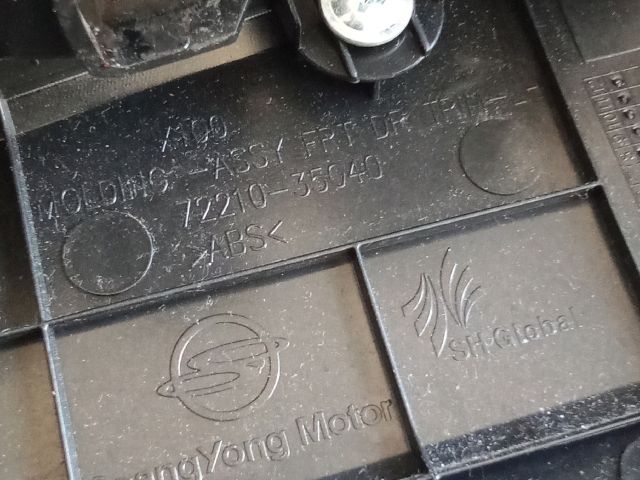 bontott SSANGYONG TIVOLI Bal első Ajtó Kárpit Könyöklő