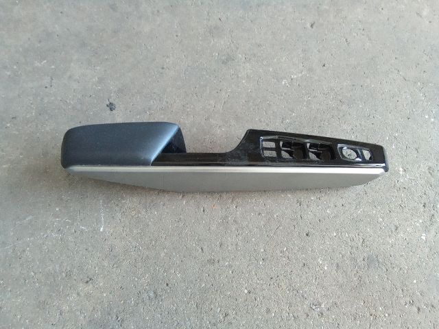 bontott SSANGYONG TIVOLI Bal első Ajtó Kárpit Könyöklő