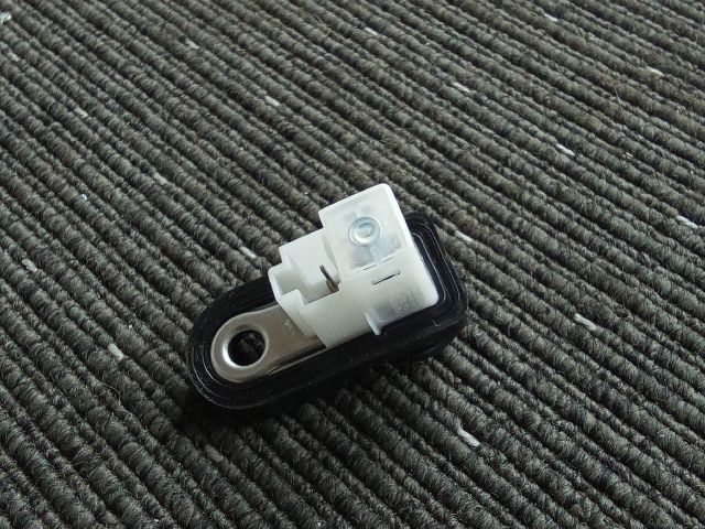 bontott SSANGYONG TIVOLI Bal első Ajtó Nyitás Érzékelő