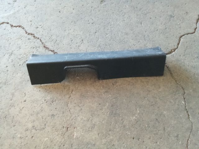 bontott SSANGYONG TIVOLI Bal első Belső Küszöb Burkolat