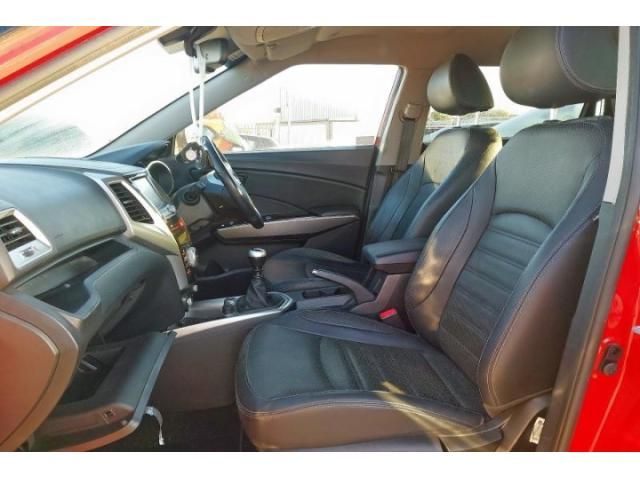 bontott SSANGYONG TIVOLI Bal első Kapaszkodó (Felső)