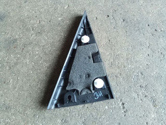 bontott SSANGYONG TIVOLI Bal hátsó Ajtó Díszléc