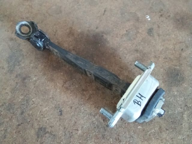 bontott SSANGYONG TIVOLI Bal hátsó Ajtóhatároló