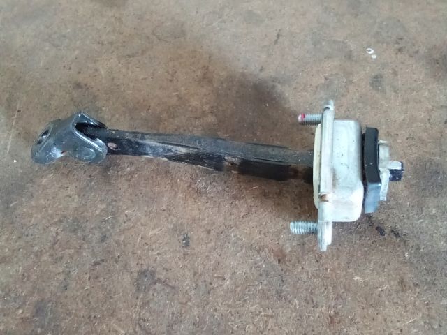 bontott SSANGYONG TIVOLI Bal hátsó Ajtóhatároló