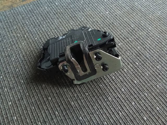 bontott SSANGYONG TIVOLI Bal hátsó Ajtózár