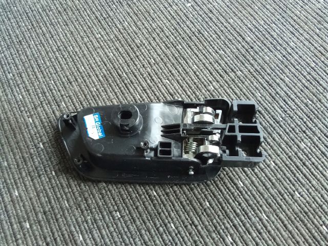 bontott SSANGYONG TIVOLI Bal hátsó Belső Kilincs