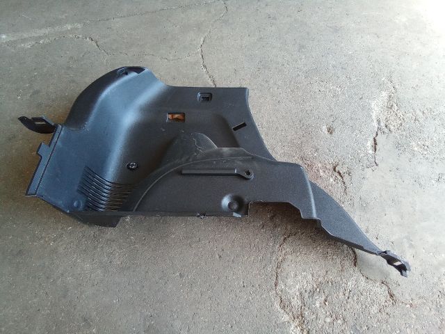 bontott SSANGYONG TIVOLI Bal hátsó Csomagtér Burkolat (Műanyag)