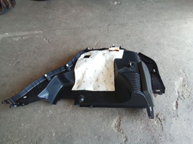 bontott SSANGYONG TIVOLI Bal hátsó Csomagtér Burkolat (Műanyag)