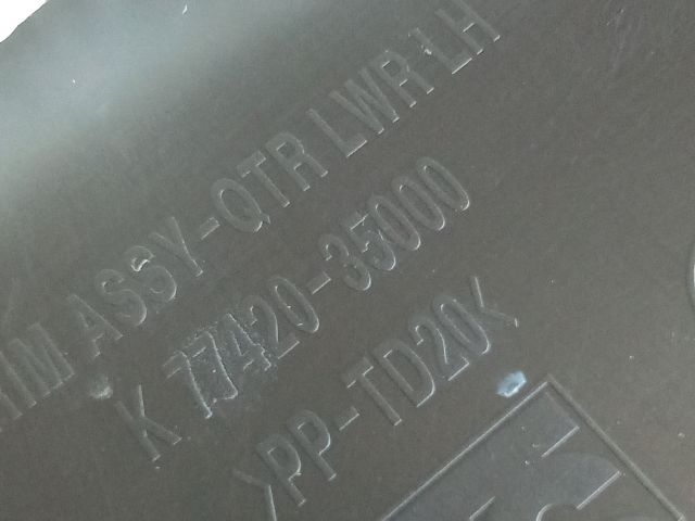 bontott SSANGYONG TIVOLI Bal hátsó Csomagtér Burkolat (Műanyag)