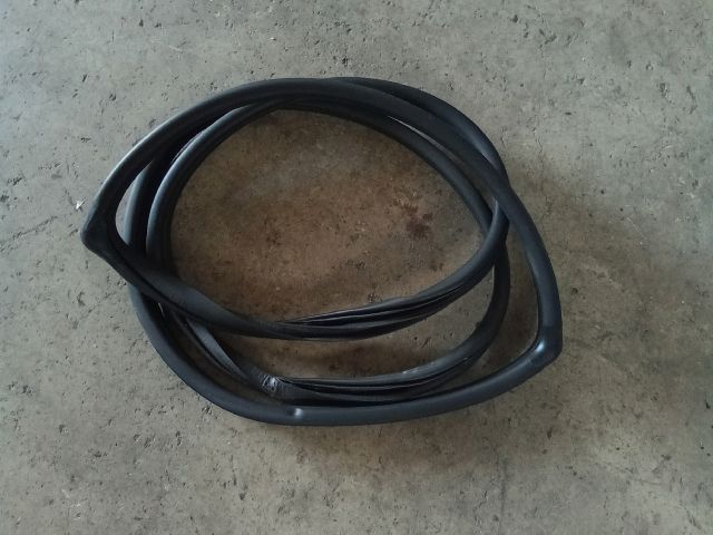 bontott SSANGYONG TIVOLI Bal hátsó Gumikéder