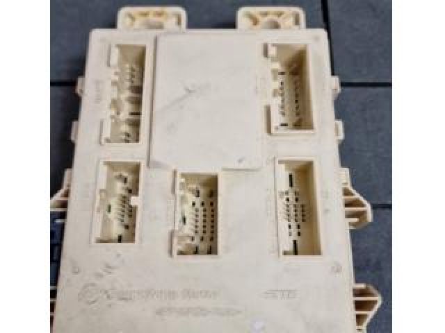 bontott SSANGYONG TIVOLI Biztosítéktábla Utastér