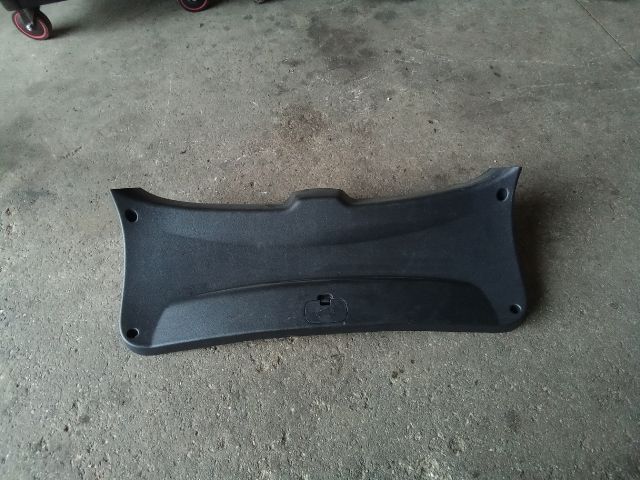 bontott SSANGYONG TIVOLI Csomagtérajtó Burkolat Alsó