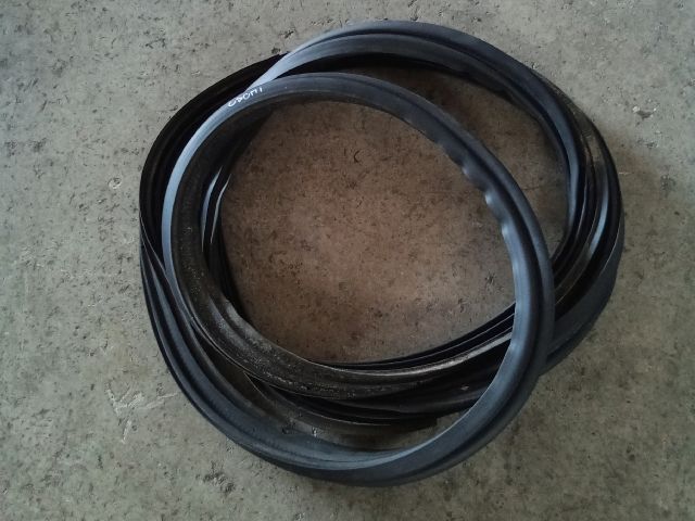 bontott SSANGYONG TIVOLI Csomagtérajtó Gumikéder