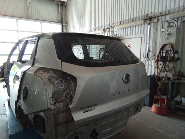 bontott SSANGYONG TIVOLI Csomagtérajtó (Üres lemez)