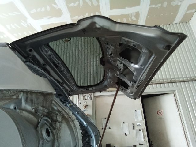 bontott SSANGYONG TIVOLI Csomagtérajtó (Üres lemez)