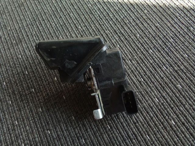 bontott SSANGYONG TIVOLI Csomagtérajtó Zárszerkezet