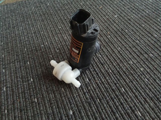 bontott SSANGYONG TIVOLI Első Ablakmosó Szivattyú