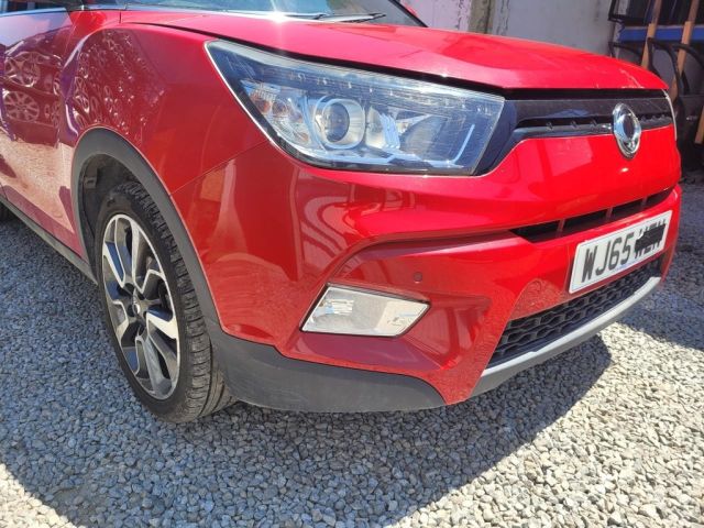 bontott SSANGYONG TIVOLI Első Lökhárító (Üresen)