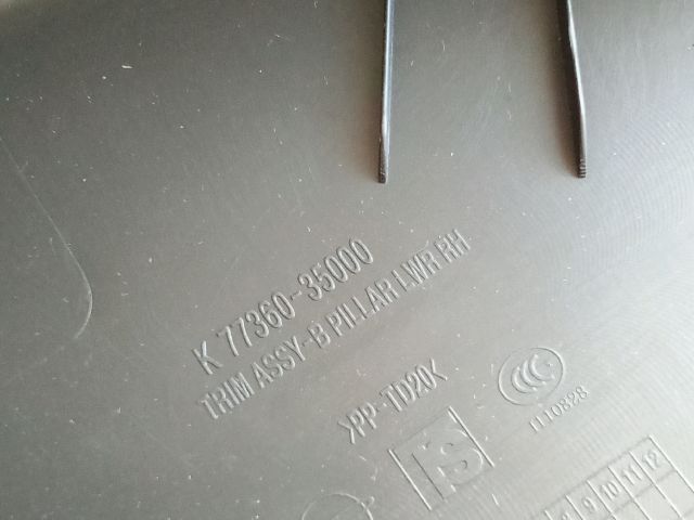 bontott SSANGYONG TIVOLI Jobb B Oszlop Burkolat