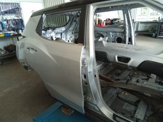 bontott SSANGYONG TIVOLI Jobb B Oszlop