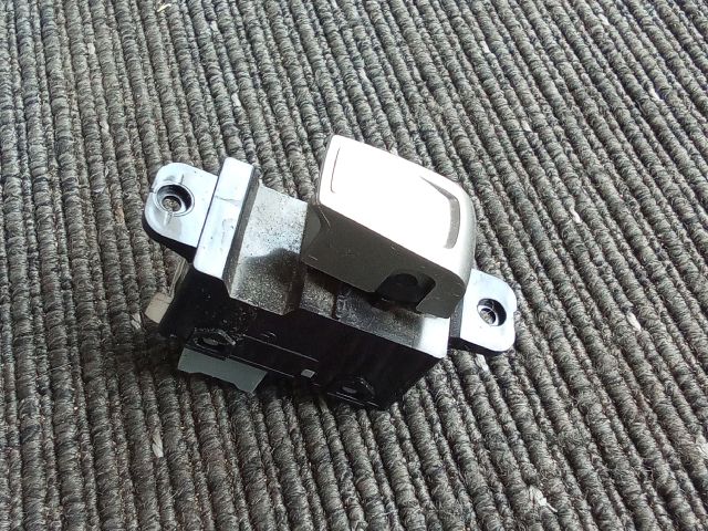 bontott SSANGYONG TIVOLI Jobb első Ablakemelő Kapcsoló